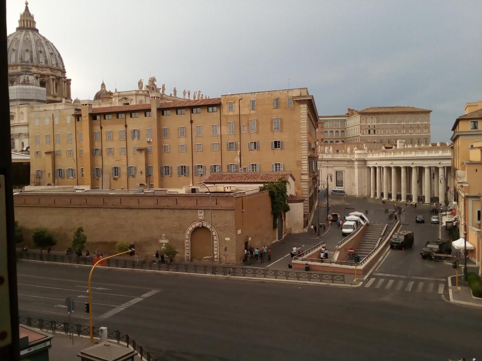 Steps From The Vatican Guesthouse מראה חיצוני תמונה